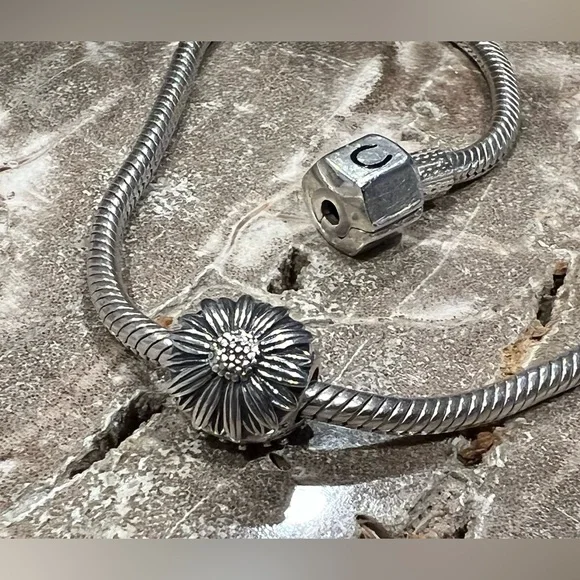 Chamilia Jewelry New Nwt Authentic Chamilia April Daisy Flower